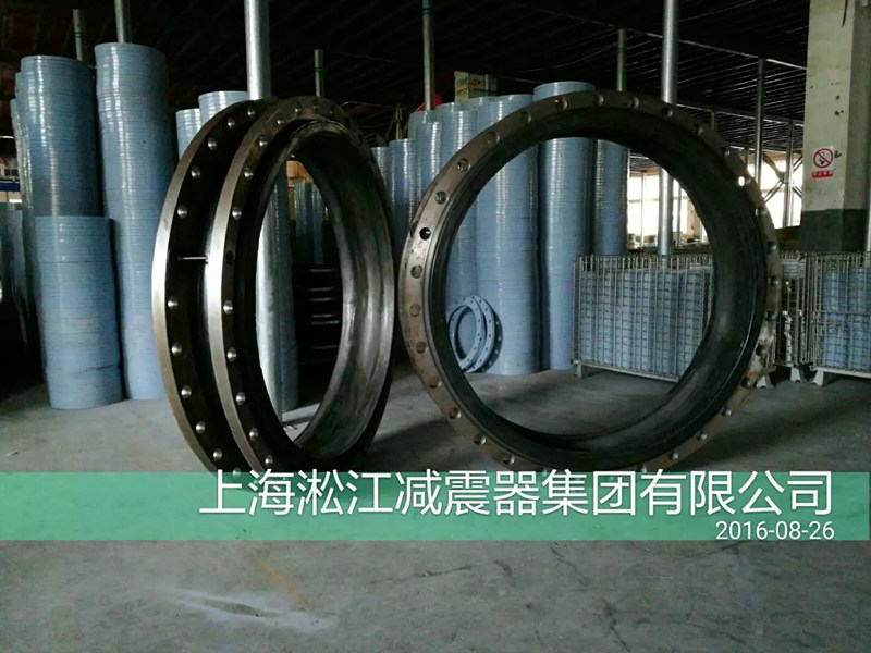客戶定制1.4m大口徑橡膠接頭發(fā)貨