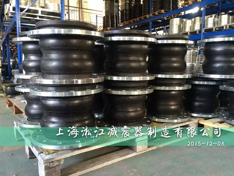   KST-F型DN250雙球橡膠接頭組裝發(fā)貨