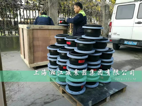 石碣鎮(zhèn)更換排污管道淞江橡膠接頭大力支持